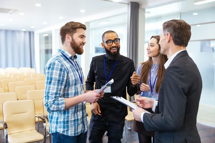 Finanzteams diskutieren die nächsten Schritte bei der Automatisierung